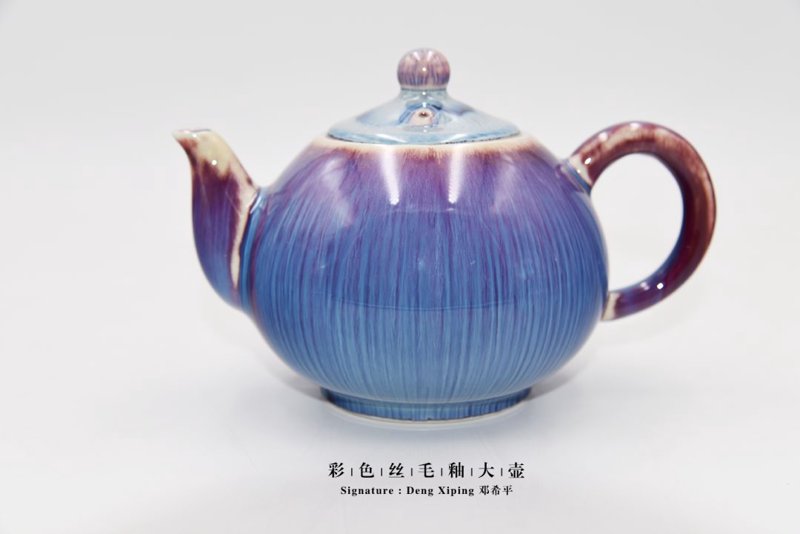 如何调制出完美的陶瓷釉料？这是一个需要耐心与技巧的过程。
